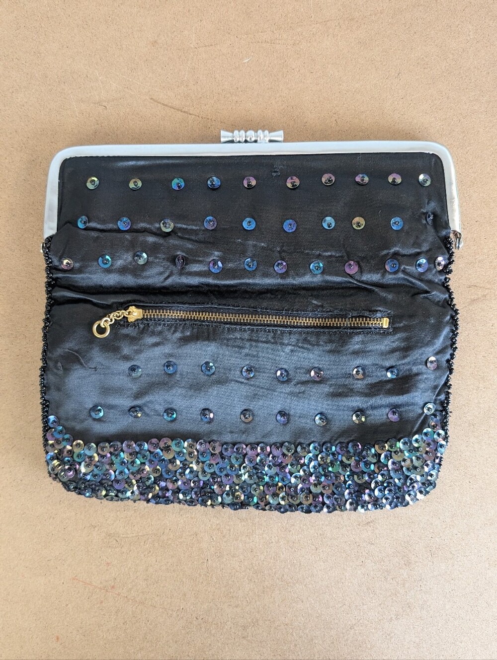 Vintage Evening Bag, Made In Honk Kong Black Iridescent Sequins Kiss Lock Clutch - Picture 5 of 16